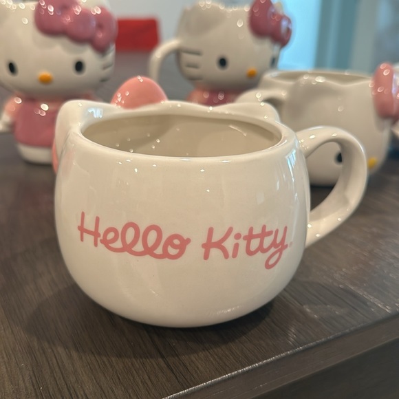 Ceramic Hello Kitty Mugs!! - Picture 6 of 6